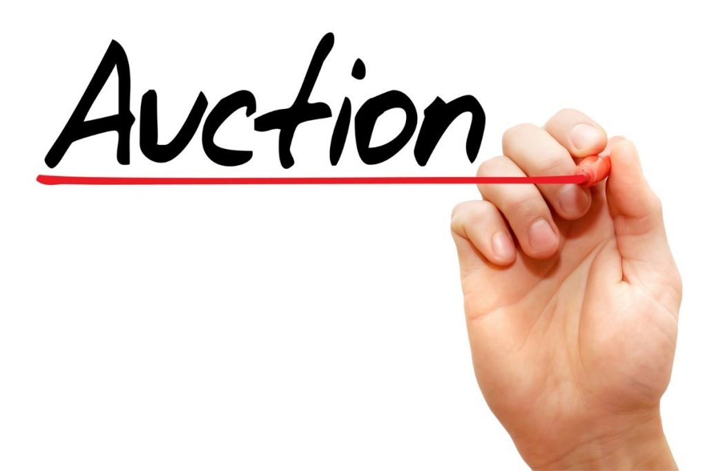 what is a silent auction?
