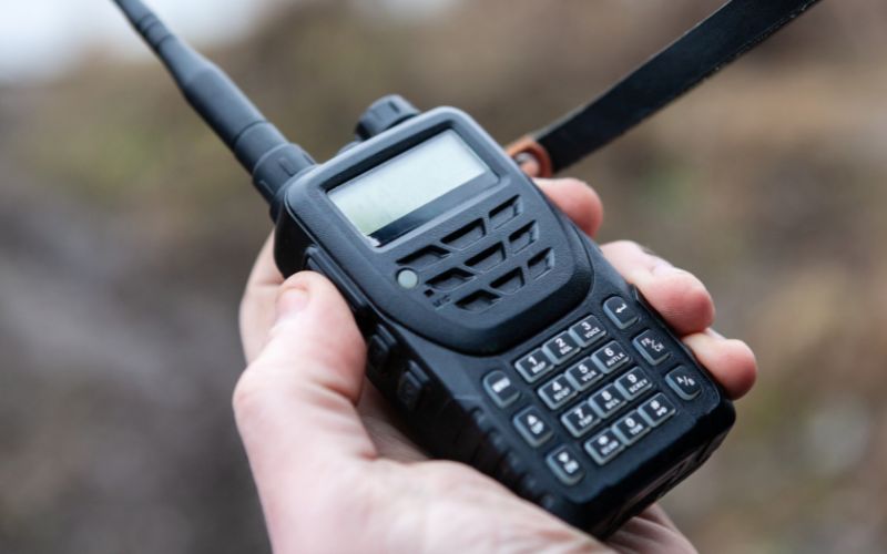 can ham radio talk to walkie talkies